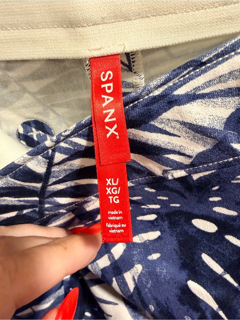 SPANX *NWT* Navy & White Tropical Leaf High-Rise Pull-On Shorts - XL - Picture 2 of 12
